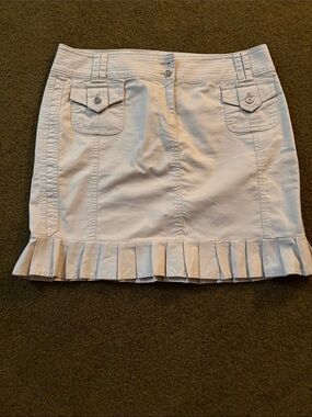 White House Black Market White Pleated-Hem Mini Skirt